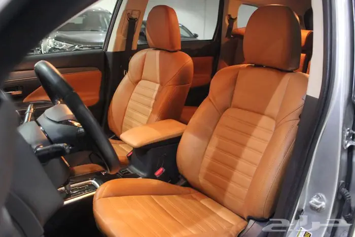 ميتسوبيشي اوتلاندر 2020 فضي بطاقة جمركية 38