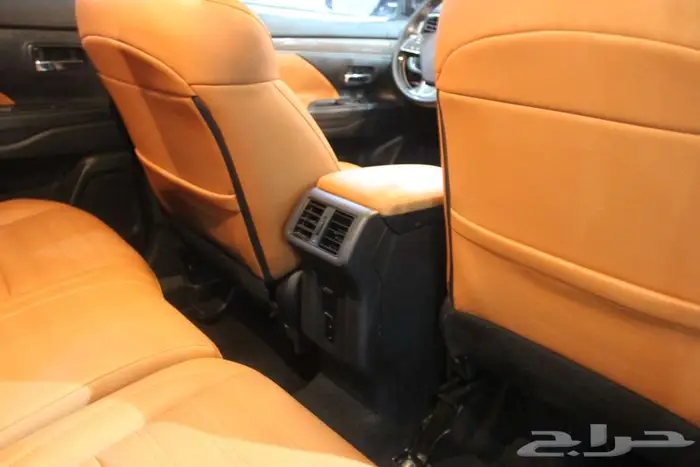 ميتسوبيشي اوتلاندر 2020 فضي بطاقة جمركية 45