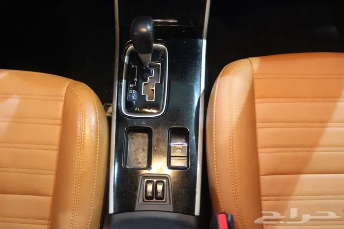 ميتسوبيشي اوتلاندر 2020 فضي بطاقة جمركية 48