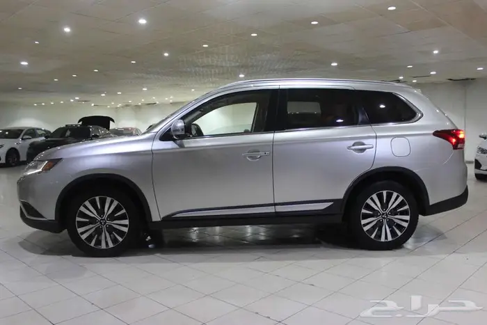 ميتسوبيشي اوتلاندر 2020 فضي بطاقة جمركية 8