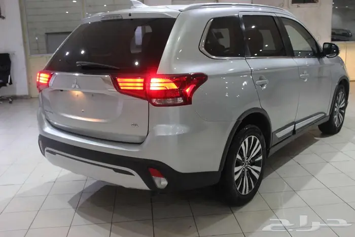 ميتسوبيشي اوتلاندر 2020 فضي بطاقة جمركية 11