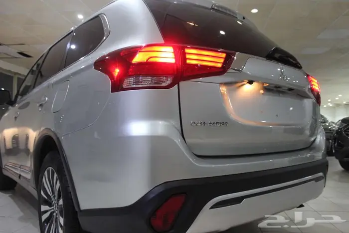 ميتسوبيشي اوتلاندر 2020 فضي بطاقة جمركية 4