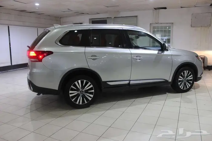 ميتسوبيشي اوتلاندر 2020 فضي بطاقة جمركية 12