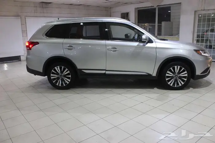 ميتسوبيشي اوتلاندر 2020 فضي بطاقة جمركية 13