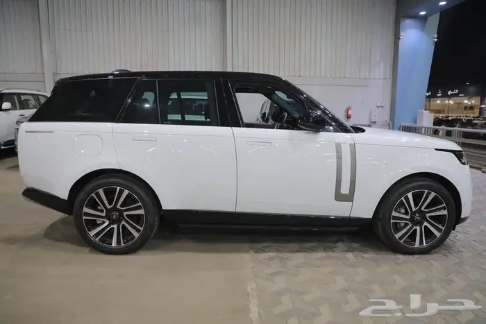 لاندروفر رنج روفر HSE بانوراما جلد ستة سلندر موديل 2024 3