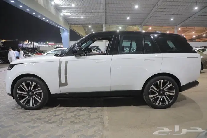 لاندروفر رنج روفر HSE بانوراما جلد ستة سلندر موديل 2024 4