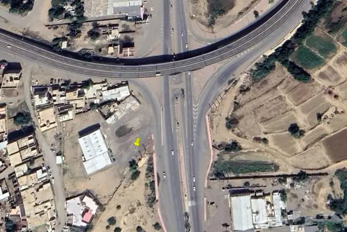 ارض تجارية 3 واجهات - جنوب كبري عكاش 0