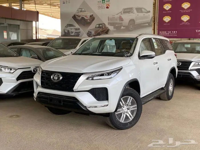 فورتشنر GX2 دبل بنزين 2025 ابيض وفضي سعودي لدى الفريدي 0