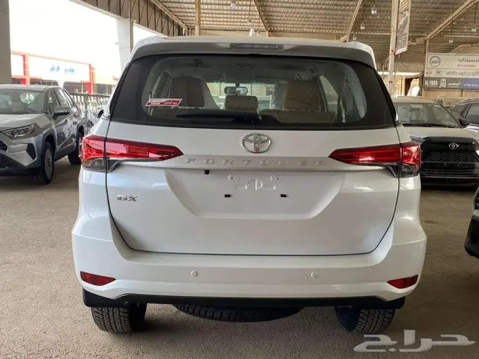 فورتشنر GX2 دبل بنزين 2025 ابيض وفضي سعودي لدى الفريدي 2