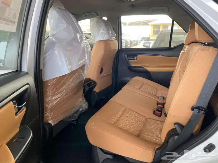 فورتشنر GX2 دبل بنزين 2025 ابيض وفضي سعودي لدى الفريدي 3