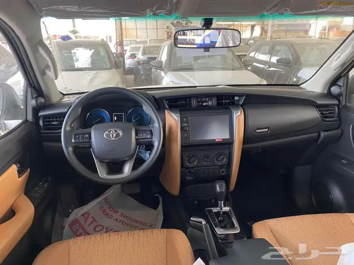 فورتشنر GX2 دبل بنزين 2025 ابيض وفضي سعودي لدى الفريدي 4