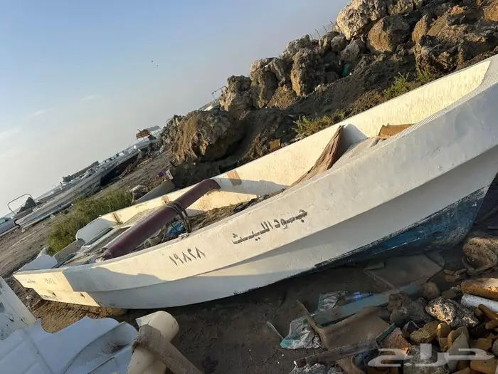 قارب نزهه 7 متر بدون مكينه للبيع 1