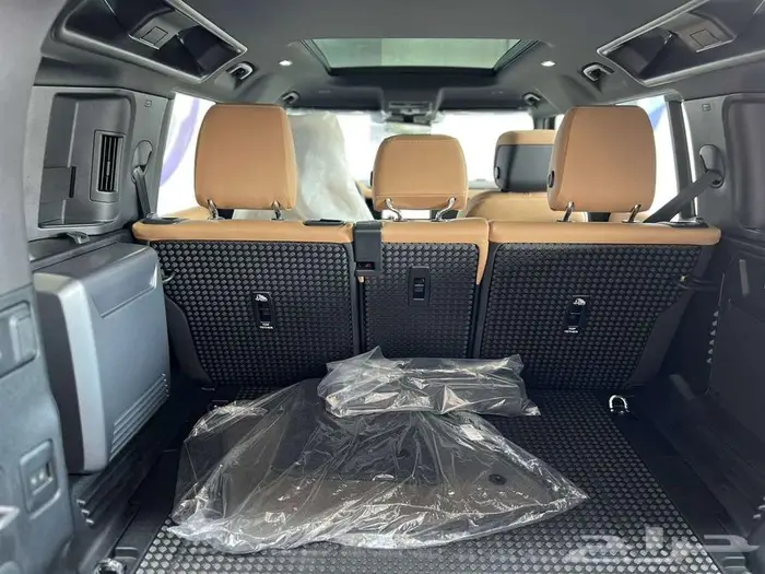 لاندروفر - ديفندر فل كامل خليجي موديل 2025 14