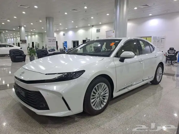 تويوتا كامري LE بنزين 2025 ( متوفر ألوان ) 6