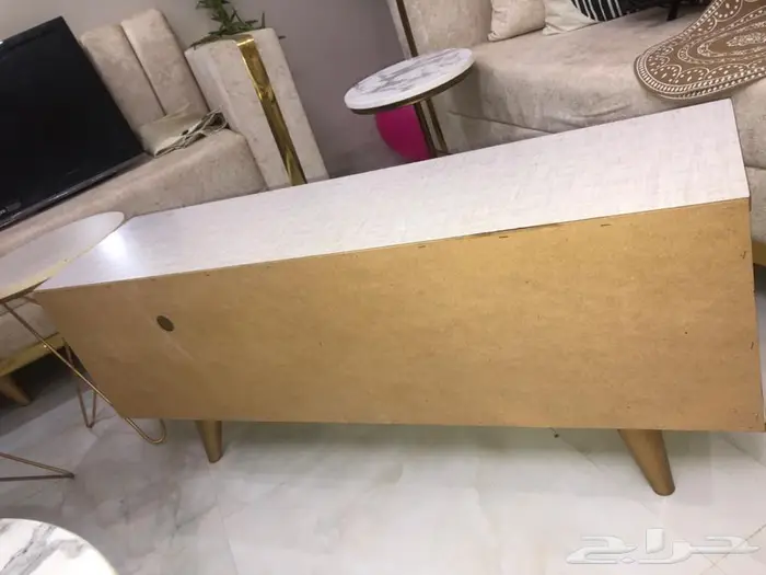 للبيع طقم طاولات   بلازما تلفزيون   شجر ديكور 6