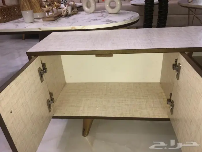 للبيع طقم طاولات   بلازما تلفزيون   شجر ديكور 7