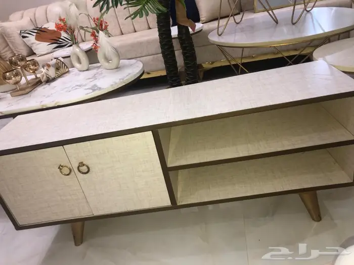 للبيع طقم طاولات   بلازما تلفزيون   شجر ديكور 8