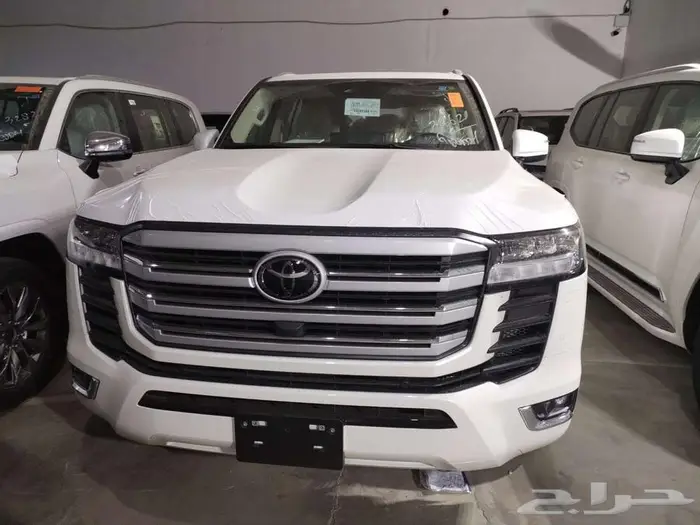 لاندكروزر جي اكس ار4 - 3.5 ستة سلندر بنزين (أبيض  2025) 4