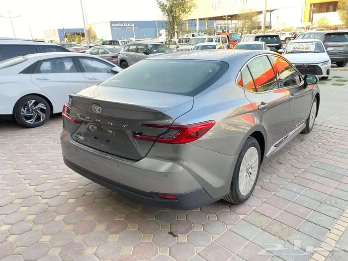 تويوتا كامري (LE) اصفار 2025 4 سلندر 2500 سي سي 9