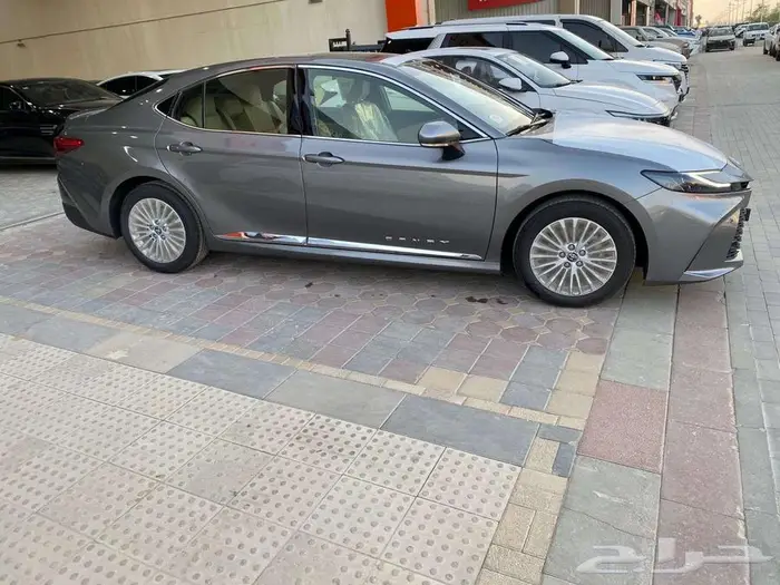 تويوتا كامري (LE) اصفار 2025 4 سلندر 2500 سي سي 5