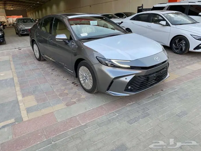 تويوتا كامري (LE) اصفار 2025 4 سلندر 2500 سي سي 3
