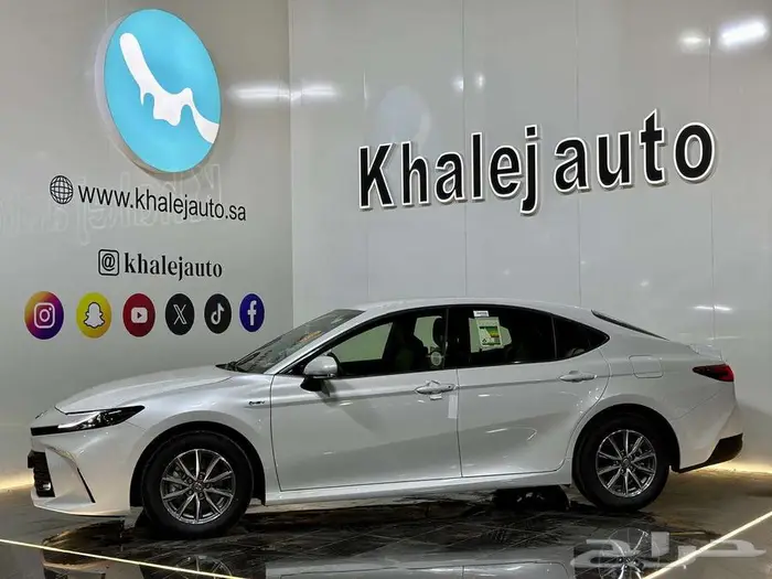 تويوتا كامرى E هايبرد 2025 كاش واقساط ابيض 2