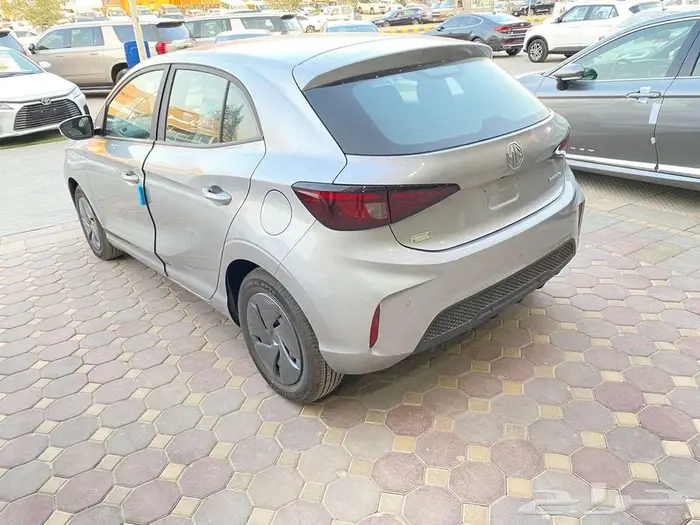 ام جي (3) 2025 اصفار سعودي 4 سلندر كاميرا شاشة 8