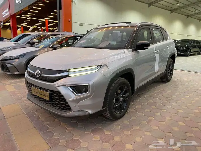 تويوتا اوربان كروزر 2025 4 كاميرات محيطية فتحة سقف بانوراما 1