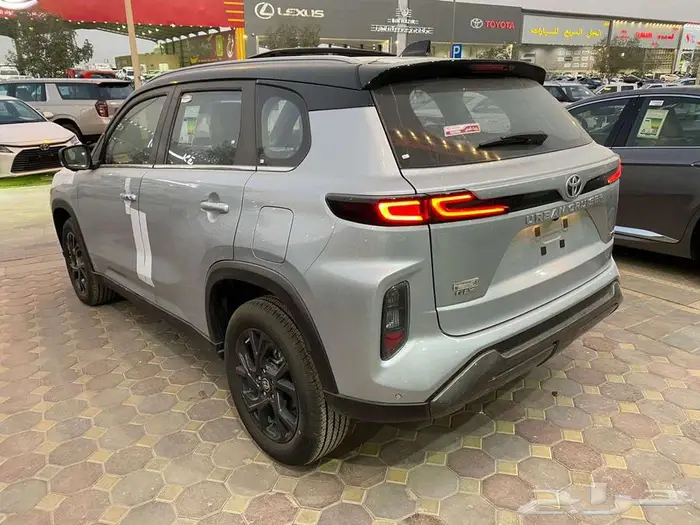 تويوتا اوربان كروزر 2025 4 كاميرات محيطية فتحة سقف بانوراما 4