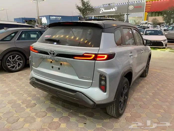 تويوتا اوربان كروزر 2025 4 كاميرات محيطية فتحة سقف بانوراما 3