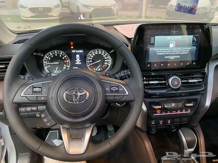 تويوتا اوربان كروزر 2025 4 كاميرات محيطية فتحة سقف بانوراما 6