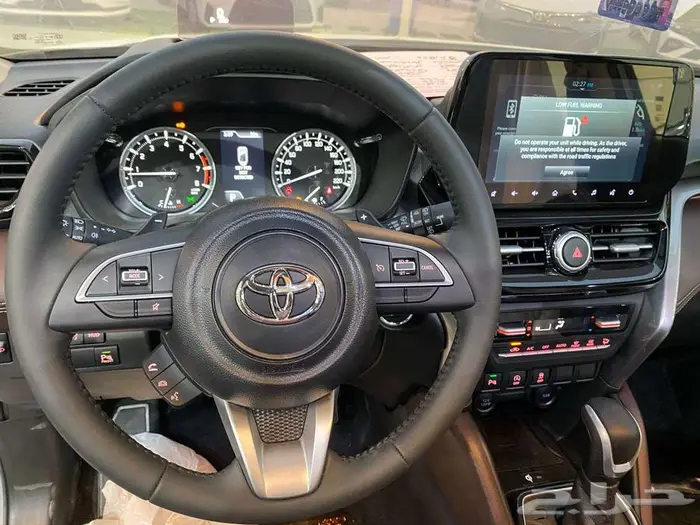 تويوتا اوربان كروزر 2025 4 كاميرات محيطية فتحة سقف بانوراما 5