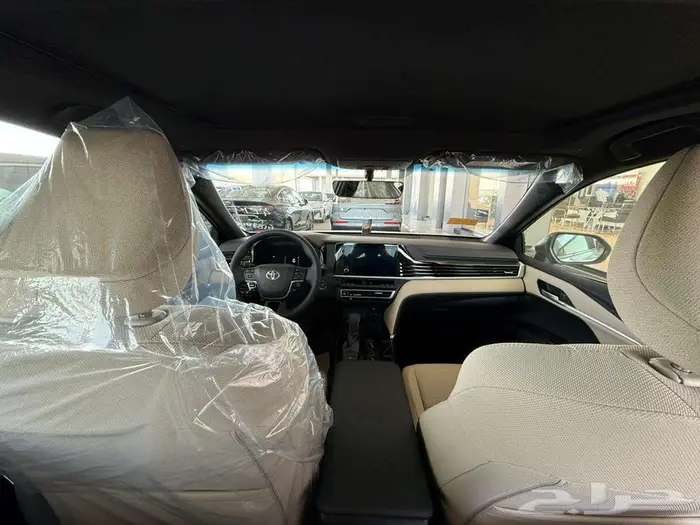 تويوتا كامري نص فل بنزين LE سعودي 2025 لون فضي 7