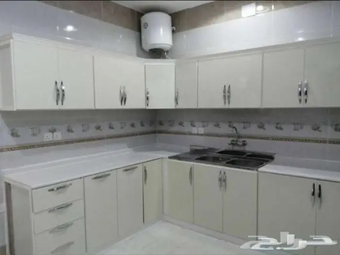 شقة للإيجار بالمحالة شمال مستشفى الولادة 1