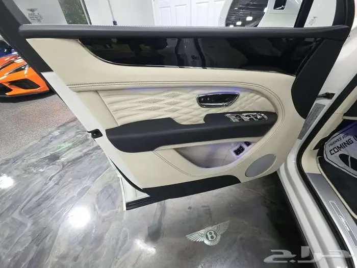 Bentley Bentayga Azure V8 - 2024 - 5.300KM 8