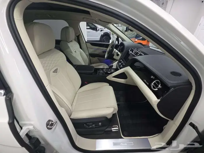 Bentley Bentayga Azure V8 - 2024 - 5.300KM 6