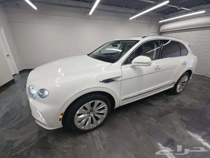 Bentley Bentayga Azure V8 - 2024 - 5.300KM 0