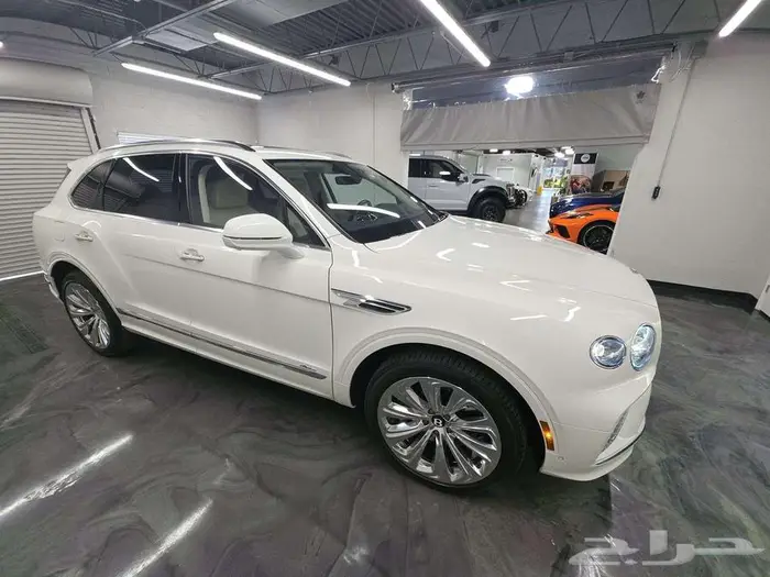 Bentley Bentayga Azure V8 - 2024 - 5.300KM 1