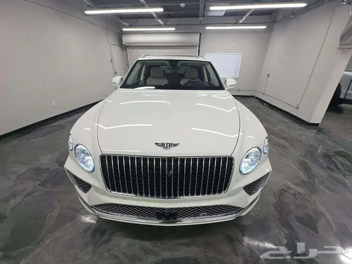 Bentley Bentayga Azure V8 - 2024 - 5.300KM 3