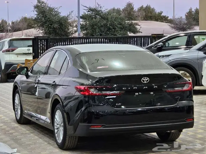 تويوتا كامري LE بنزين 2025 أقساط وكاش 6