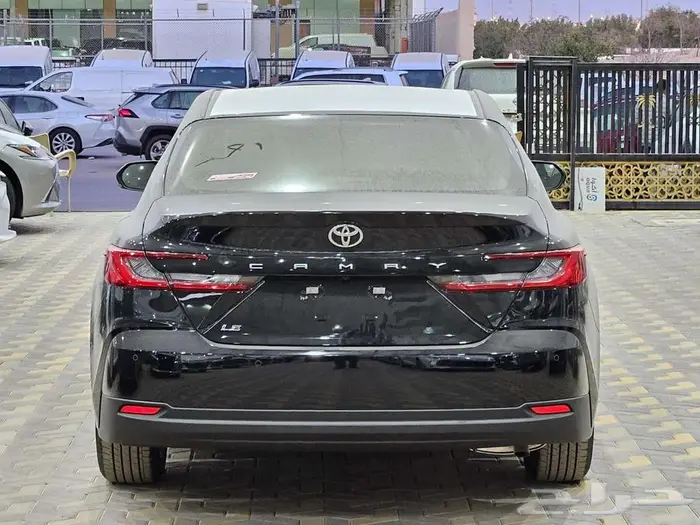 تويوتا كامري LE بنزين 2025 أقساط وكاش 4