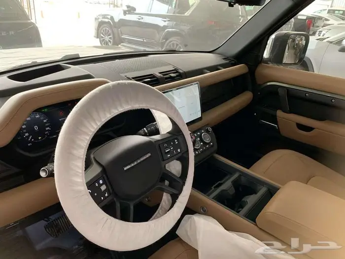 لاندروفر - ديفندر HSE V6 موديل 2025 7