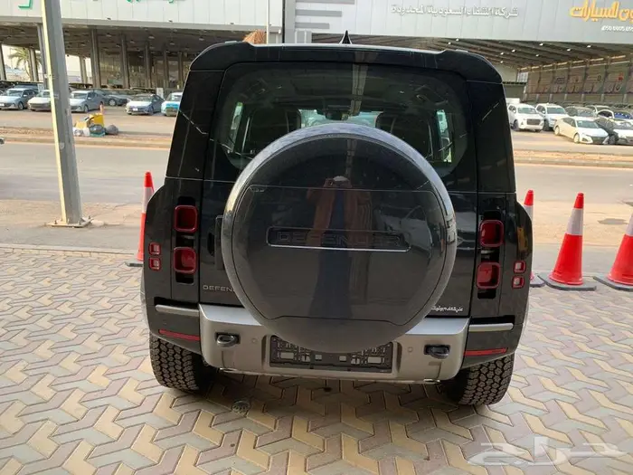 لاندروفر - ديفندر HSE V6 موديل 2025 4