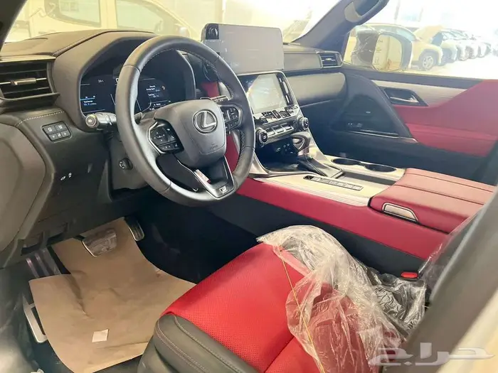لكزس اف اسبورت 2025 سعودي ابيض داخل احمر 9