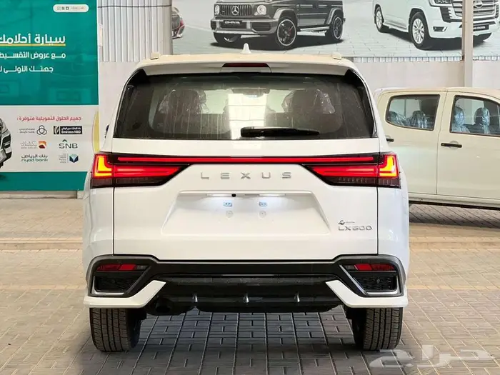 لكزس اف اسبورت 2025 سعودي ابيض داخل احمر 24