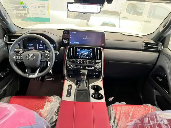 لكزس اف اسبورت 2025 سعودي ابيض داخل احمر 8