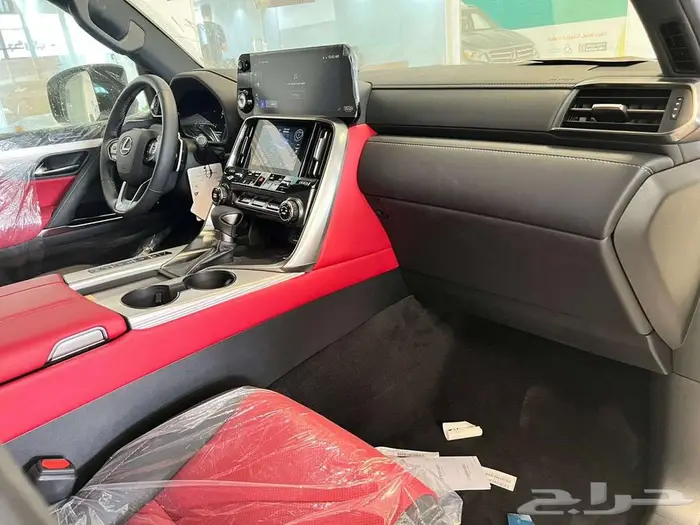 لكزس اف اسبورت 2025 سعودي ابيض داخل احمر 12