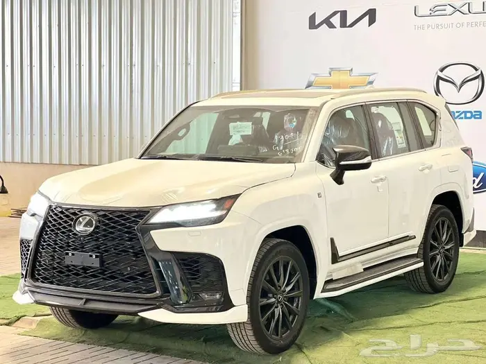 لكزس اف اسبورت 2025 سعودي ابيض داخل احمر 2