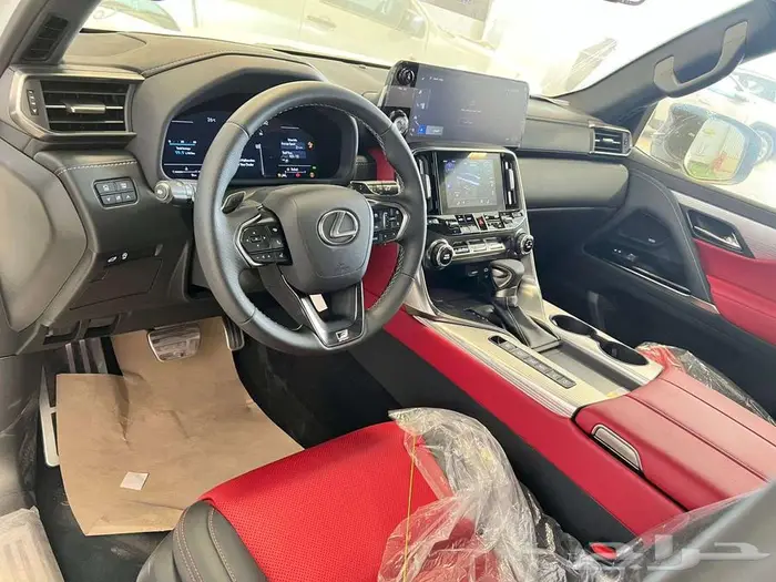 لكزس اف اسبورت 2025 سعودي ابيض داخل احمر 6