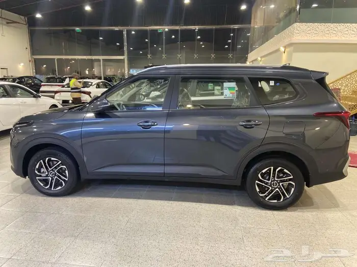 كيا كارينز نص فل فتحة سقف موديل 2025 3